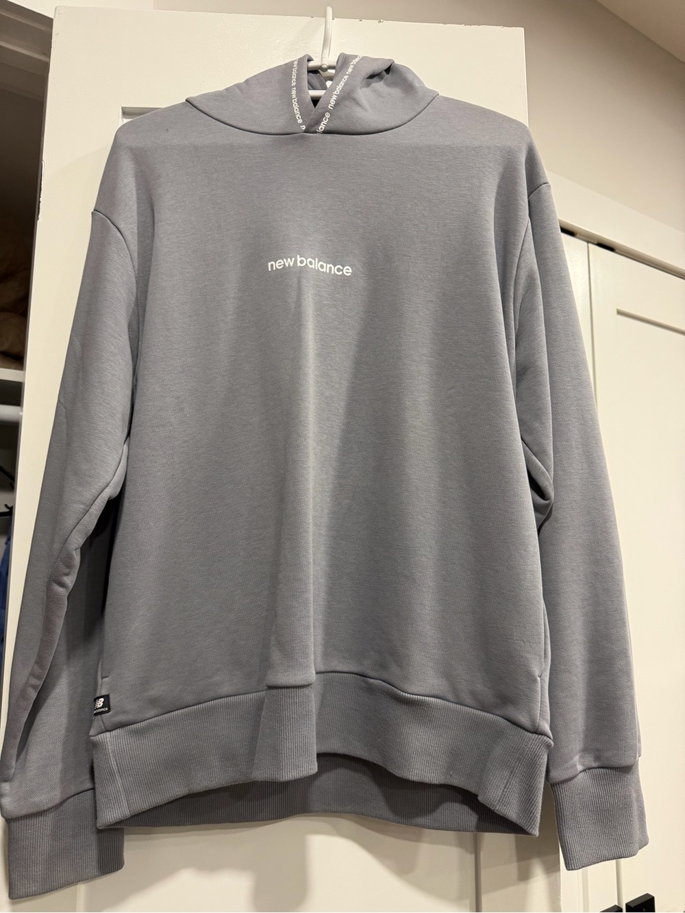 New Balance Men’s Light Gray Pullover Hoodie with Mini Logo